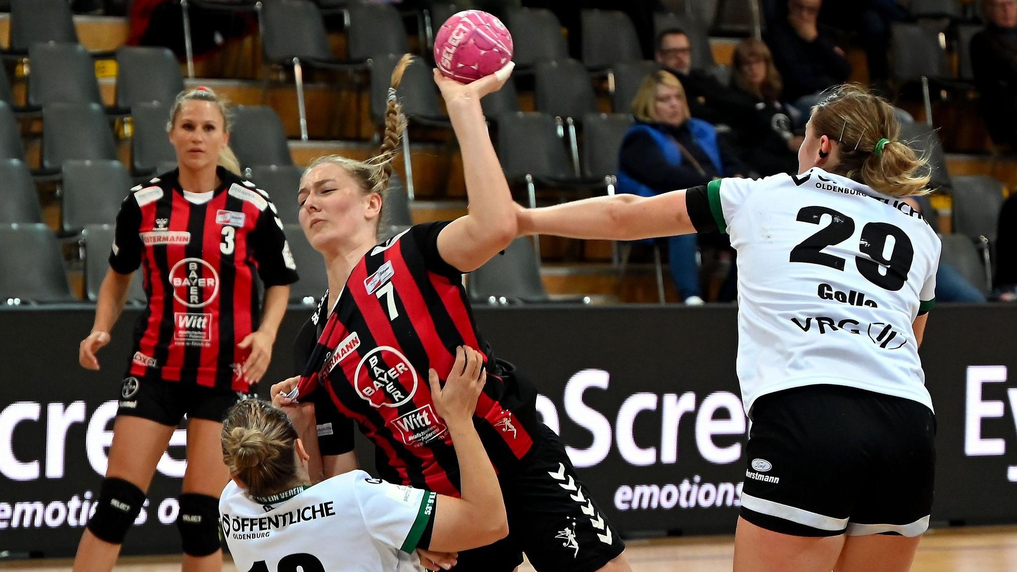 18.09.2022, Handball-Bayer Leverkusen-VFL Oldenburg
am Ball: Viola Leuchter (Bayer)
Foto: Uli Herhaus