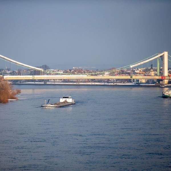 Die Mülheimer Brücke in Köln im Januar 2024.