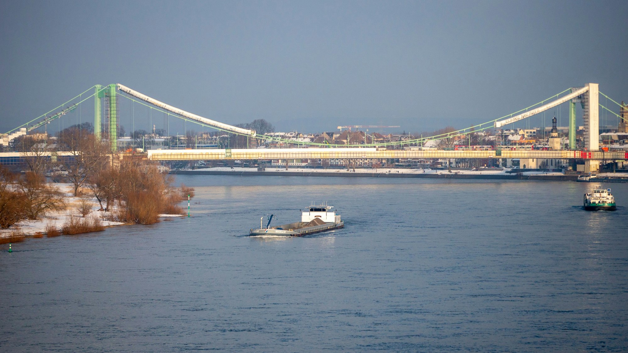 Die Mülheimer Brücke in Köln im Januar 2024.