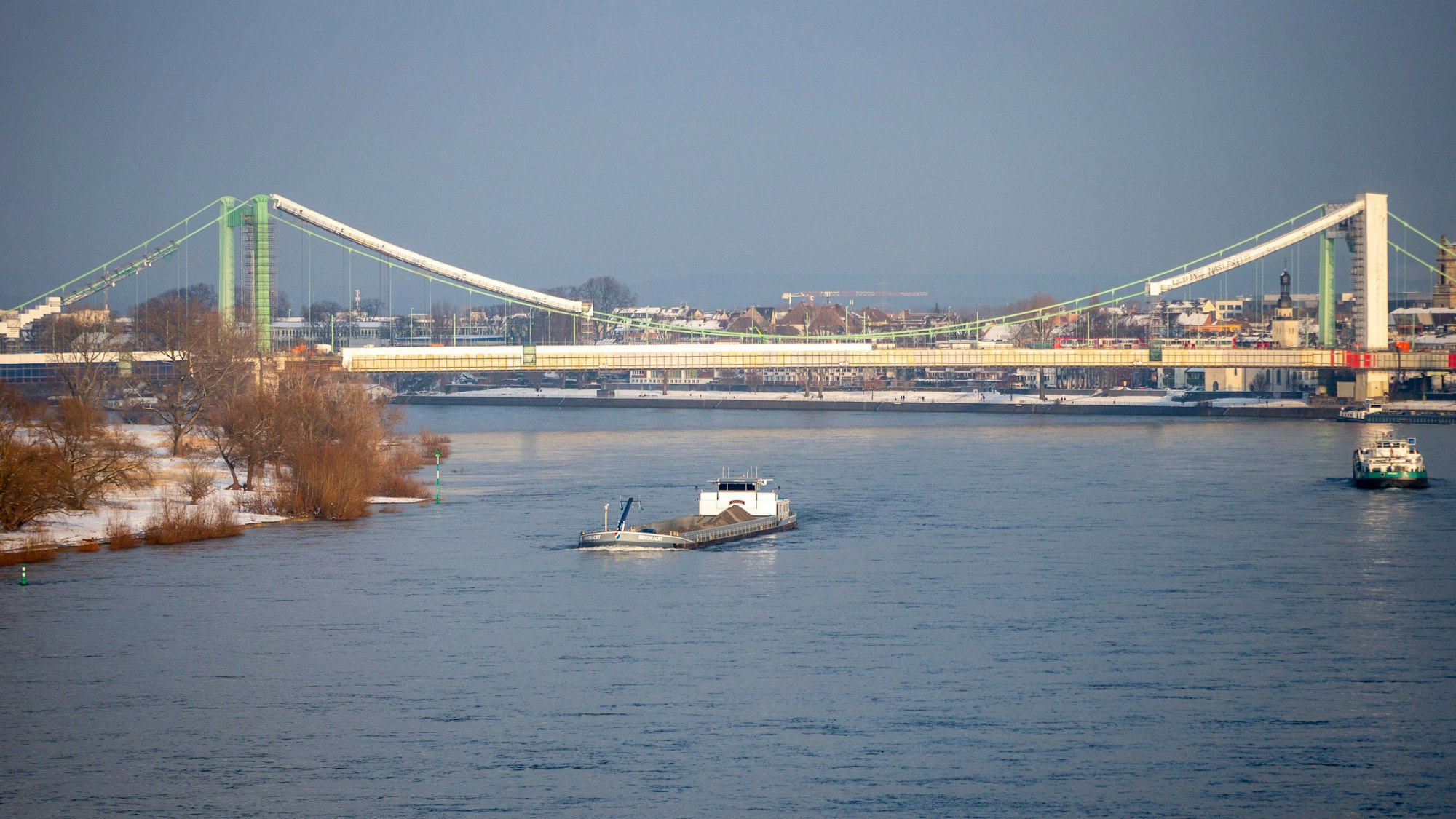 Die Mülheimer Brücke in Köln im Januar 2024.