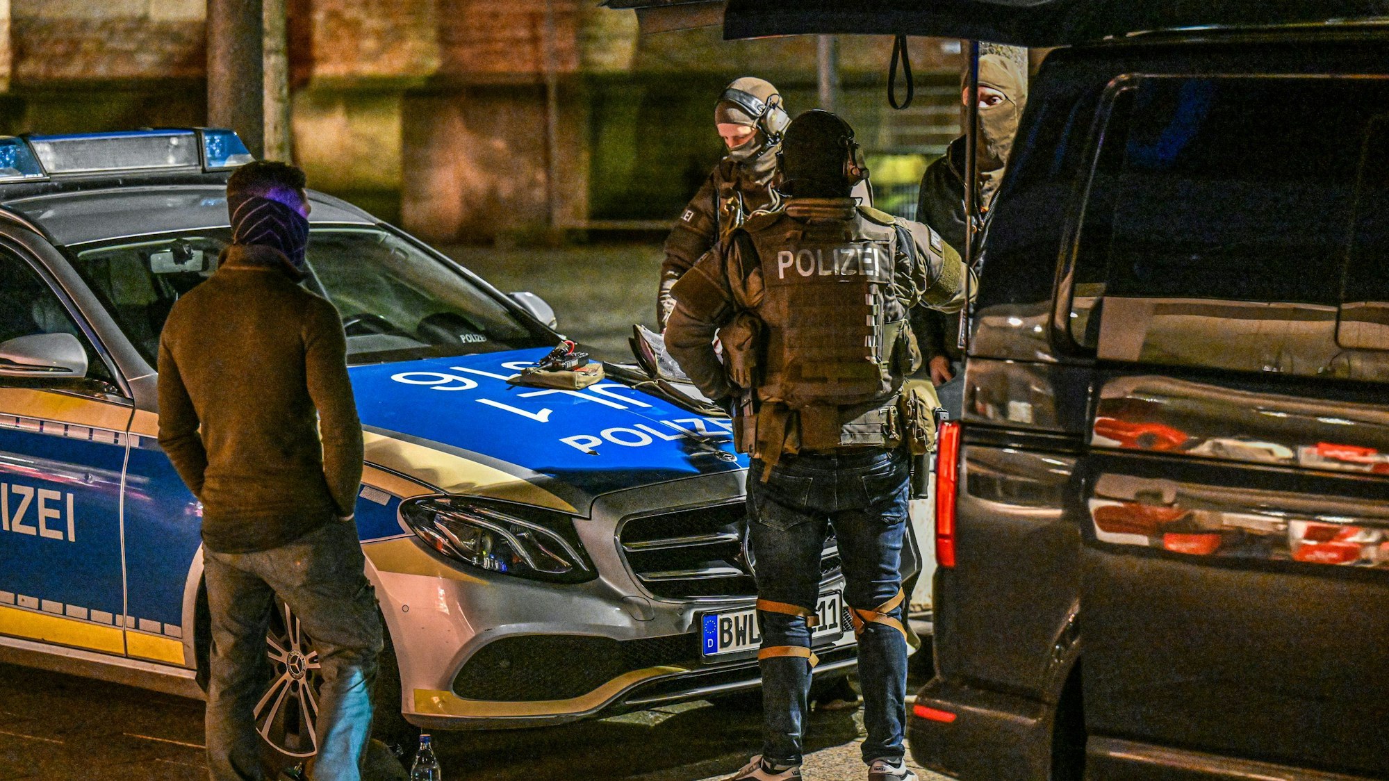 Spezialeinsatzkräfte haben am Freitagabend eine Geiselnahme in einem „Starbucks“-Café in Ulm gestoppt.