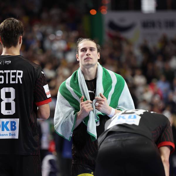 Ganz besonders enttäuscht nach der Halbfinal-Niederlage gegen Dänemark war Deutschlands Spielmacher Juri Knorr.