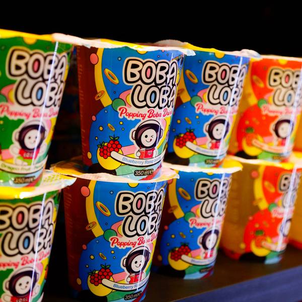 „Boba Loba“ präsentiert auf der ISM ein Süßgetränk mit Kügelchen, die im Mund zerplatzen. Es soll an Bubble Tea errinnern.