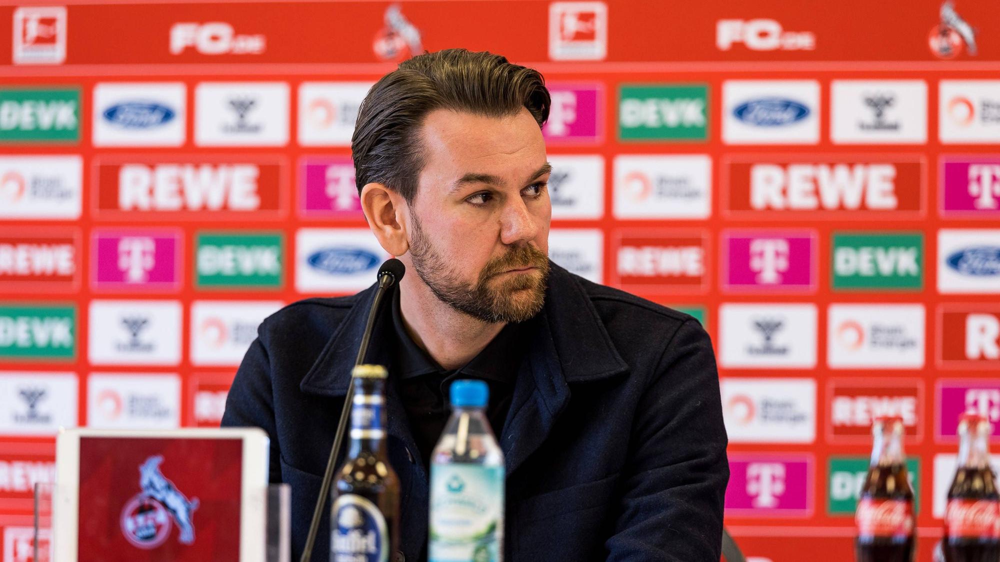 Kölns Lizenzbereich-Leiter Thomas Kessler bei einer Pressekonferenz.