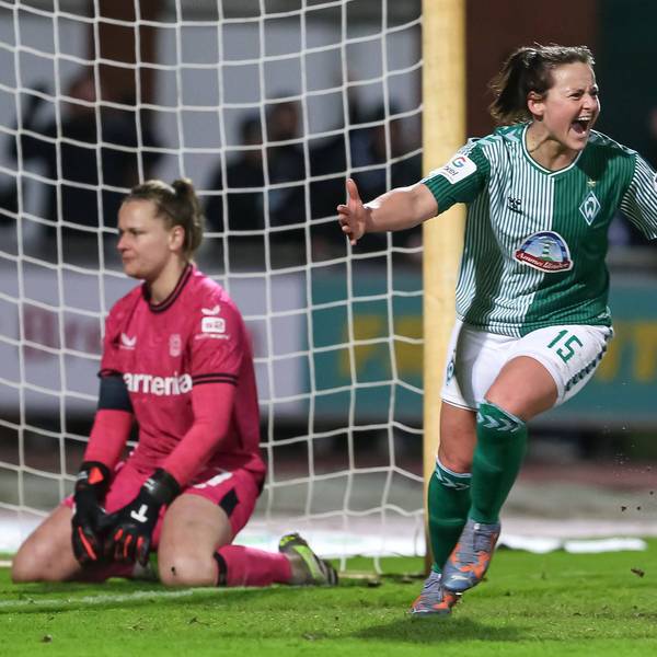 v.li.: Torschützin Jasmin Sehan SV Werder Bremen, 15 mit Torjubel, Jubel, jubeln, jubelt, optimistisch, Spielszene, Highlight, Freude über das Tor zum 2:1, DIE DFB-RICHTLINIEN UNTERSAGEN JEGLICHE NUTZUNG VON FOTOS ALS SEQUENZBILDER UND/ODER VIDEOÄHNLICHE FOTOSTRECKEN. DFB REGULATIONS PROHIBIT ANY USE OF PHOTOGRAPHS AS IMAGE SEQUENCES AND/OR QUASI-VIDEO., 26.01.2024, Bremen Deutschland, Fussball, Google Pixel Frauen-Bundesliga, SV Werder Bremen - Bayer 04 Leverkusen *** from left goal scorer Jasmin Sehan SV Werder Bremen, 15 with goal celebration, cheering, jubilant, optimistic, game scene, highlight, joy about the goal to 2 1, THE DFB REGULATIONS PROHIBIT ANY USE OF PHOTOGRAPHS AS IMAGE SEQUENCES AND OR QUASI VIDEO , 26 01 2024, Bremen Germany , Football, Google Pixel Womens Bundesliga, SV Werder Bremen Bayer 04 Leverkusen xobx