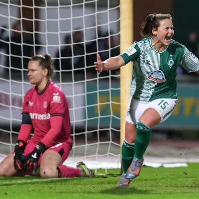 v.li.: Torschützin Jasmin Sehan SV Werder Bremen, 15 mit Torjubel, Jubel, jubeln, jubelt, optimistisch, Spielszene, Highlight, Freude über das Tor zum 2:1, DIE DFB-RICHTLINIEN UNTERSAGEN JEGLICHE NUTZUNG VON FOTOS ALS SEQUENZBILDER UND/ODER VIDEOÄHNLICHE FOTOSTRECKEN. DFB REGULATIONS PROHIBIT ANY USE OF PHOTOGRAPHS AS IMAGE SEQUENCES AND/OR QUASI-VIDEO., 26.01.2024, Bremen Deutschland, Fussball, Google Pixel Frauen-Bundesliga, SV Werder Bremen - Bayer 04 Leverkusen *** from left goal scorer Jasmin Sehan SV Werder Bremen, 15 with goal celebration, cheering, jubilant, optimistic, game scene, highlight, joy about the goal to 2 1, THE DFB REGULATIONS PROHIBIT ANY USE OF PHOTOGRAPHS AS IMAGE SEQUENCES AND OR QUASI VIDEO , 26 01 2024, Bremen Germany , Football, Google Pixel Womens Bundesliga, SV Werder Bremen Bayer 04 Leverkusen xobx