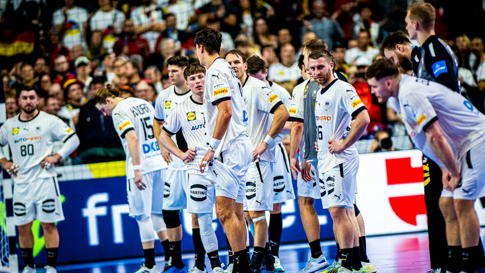 Enttäuschung nach dem verlorenen Spiel um Platz drei bei der deutschen Mannschaft.