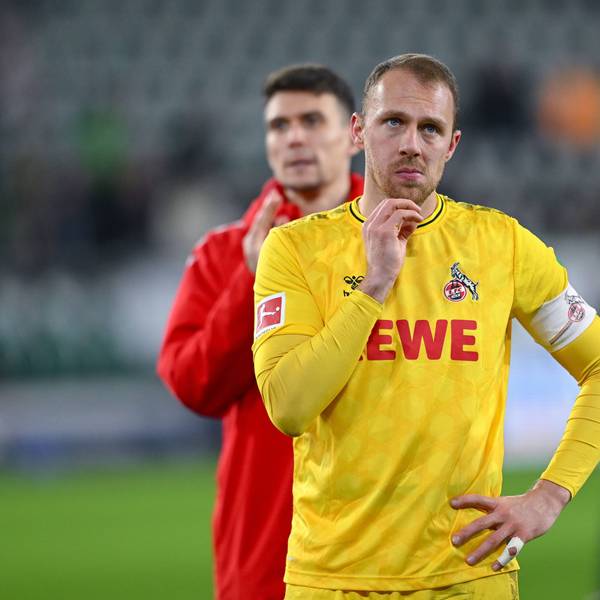 Kölns Torhüter Marvin Schwäbe schaut nach dem 1:1 in Wolfsburg nicht sonderlich glücklich drein.