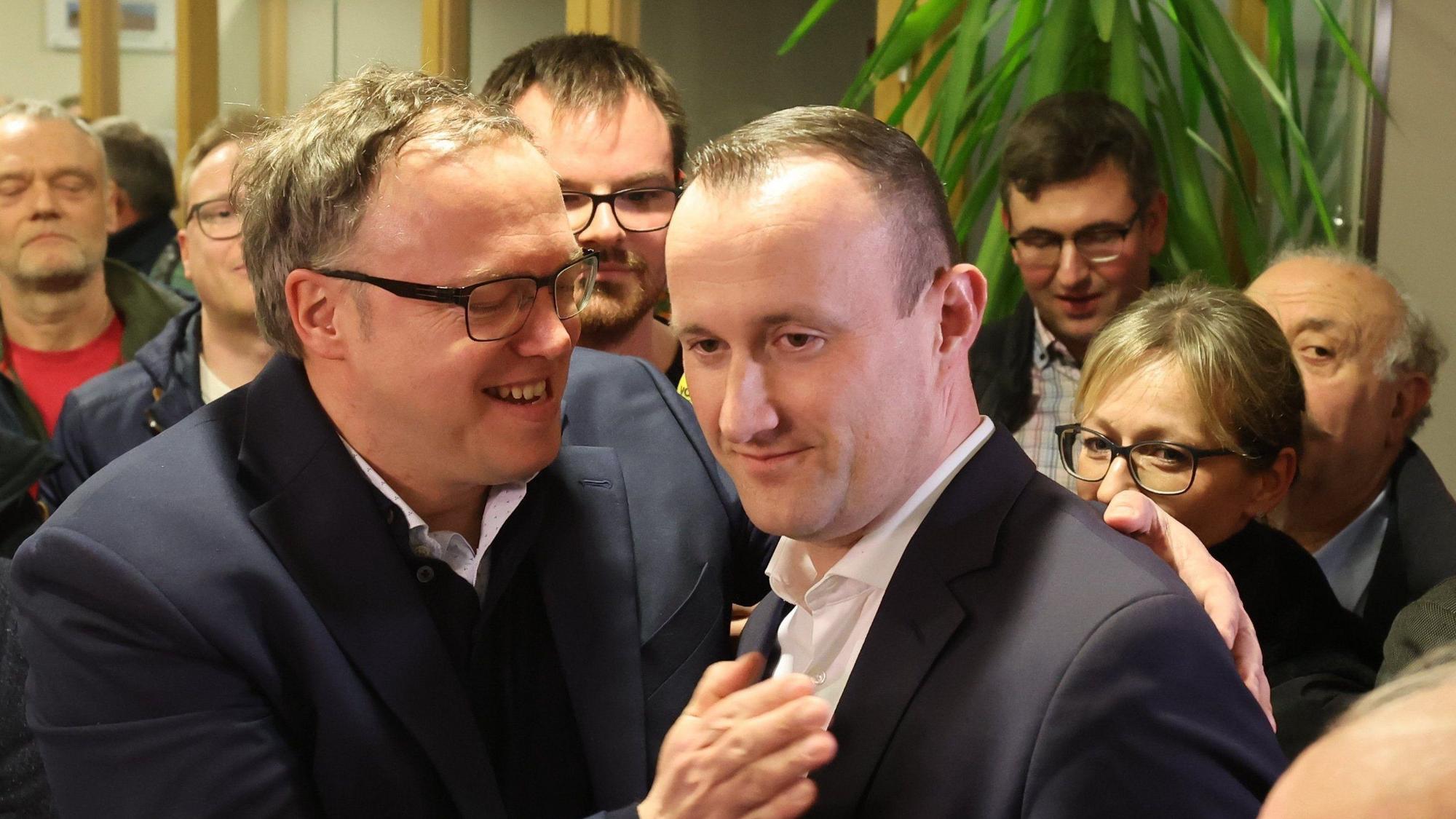 CDU-Kandidat Herrgott setzte sich mit 52,4 Prozent der Stimmen gegen den AfD-Kandidaten durch, wie der Landeswahlleiter nach Auszählung aller Stimmbezirke mitteilte.