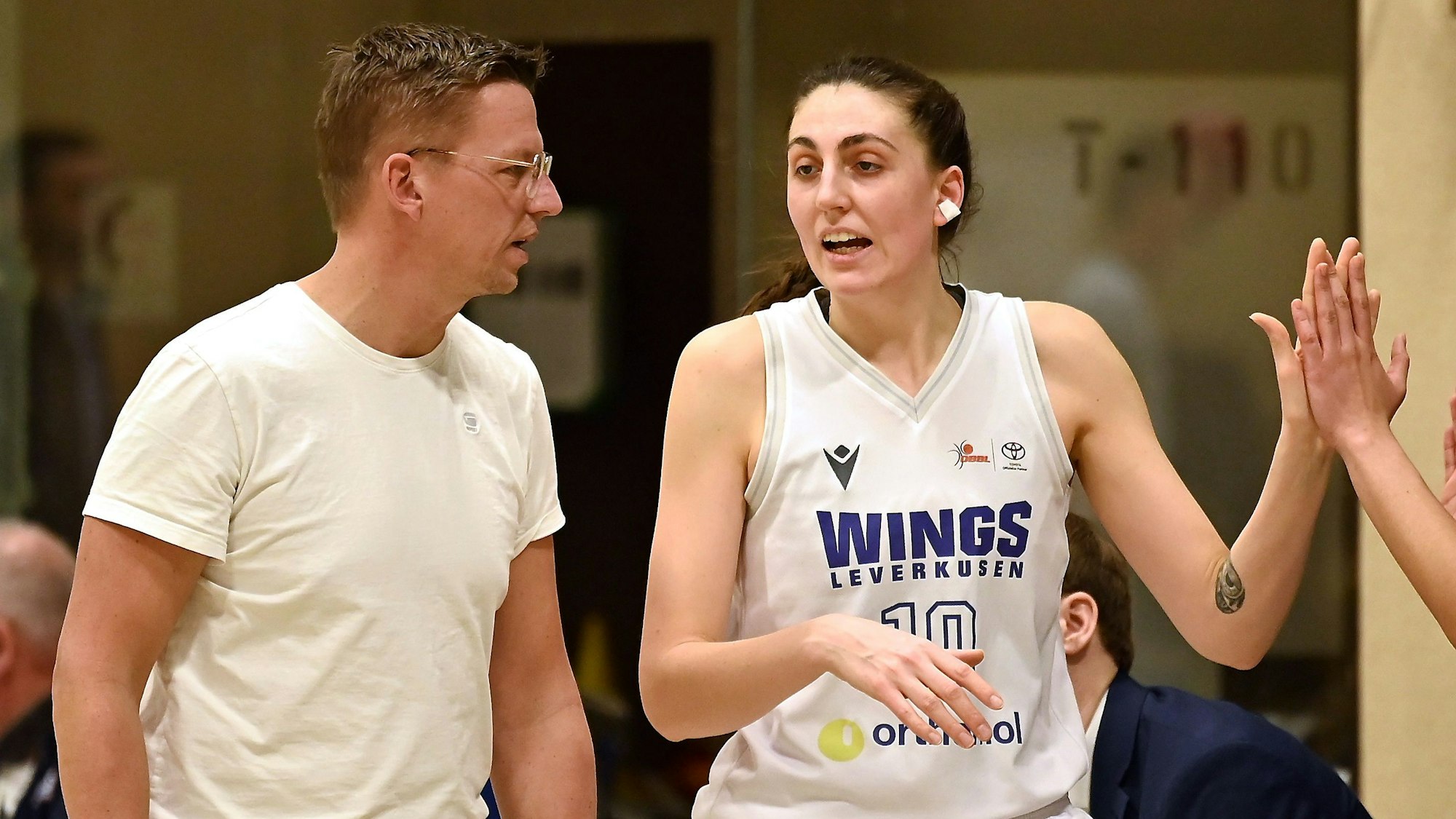 21.01.2024, Basketball-Wings Leverkusen - Herner TC
links: Boreis Kaminski (Wings)
rechts: Carlotta Ellenrieder (Wings9
Foto: Uli Herhaus
