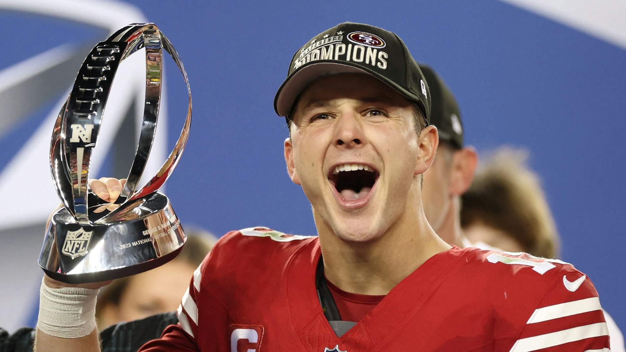 Brock Purdy freut sich über die NFC- Championship-Trophäe und den Einzug in den Super Bowl.