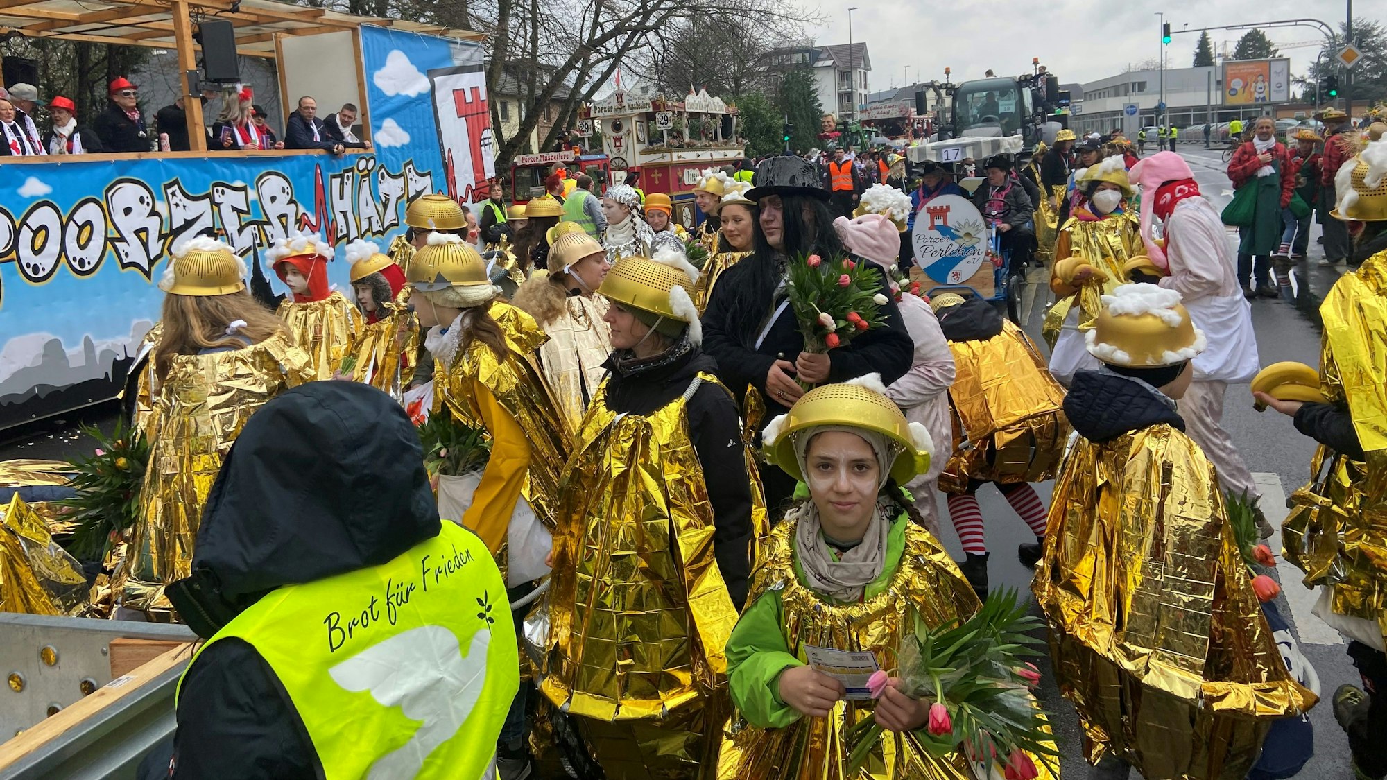 Beste Stimmung beim Kölner Veedelszug in Porz.