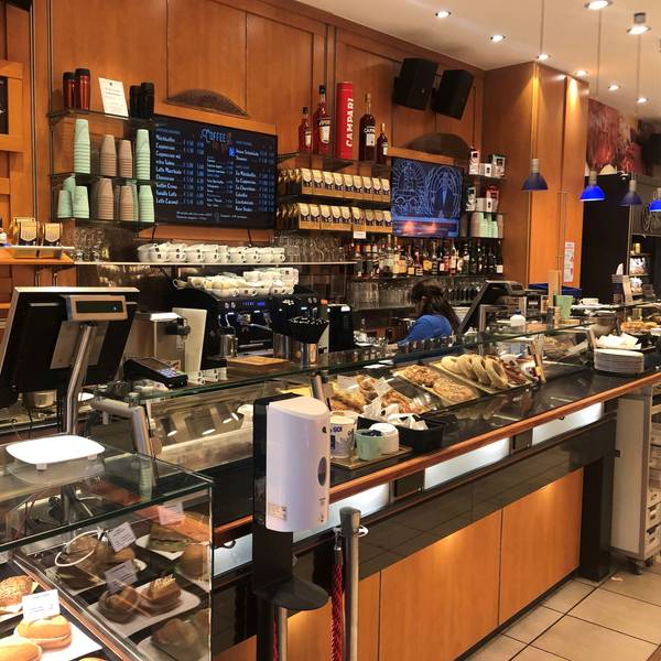 Theke vom Café Riese auf der Schildergasse