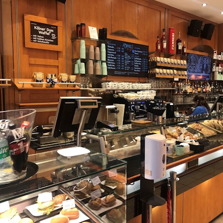 Theke vom Café Riese auf der Schildergasse