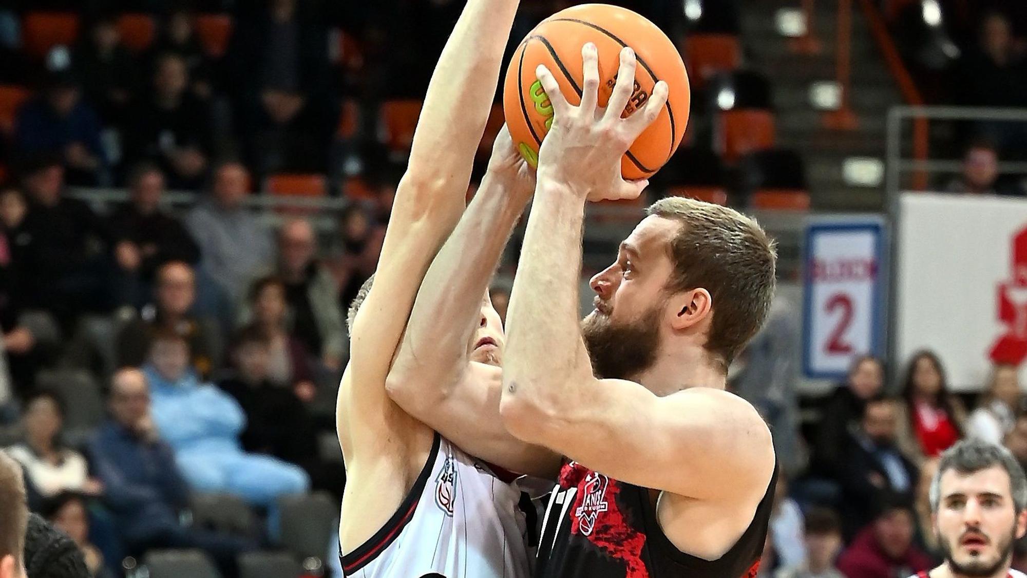 28.01.2024, Basketball-Bayer Giants - Wolmirstedt
rechts: Moritz Hübner (Bayer)
Foto: Uli Herhaus