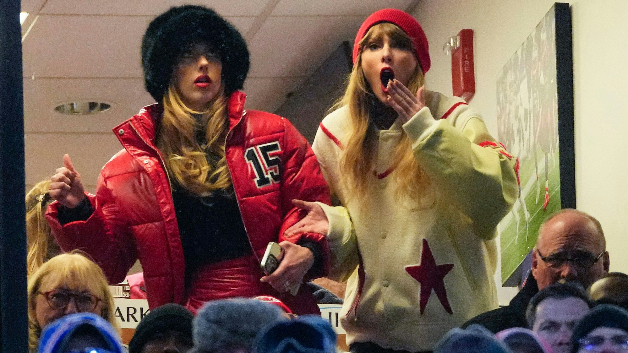 Feierten auch in Buffalo in der Loge: Taylor Swift und Brittany Mahomes.