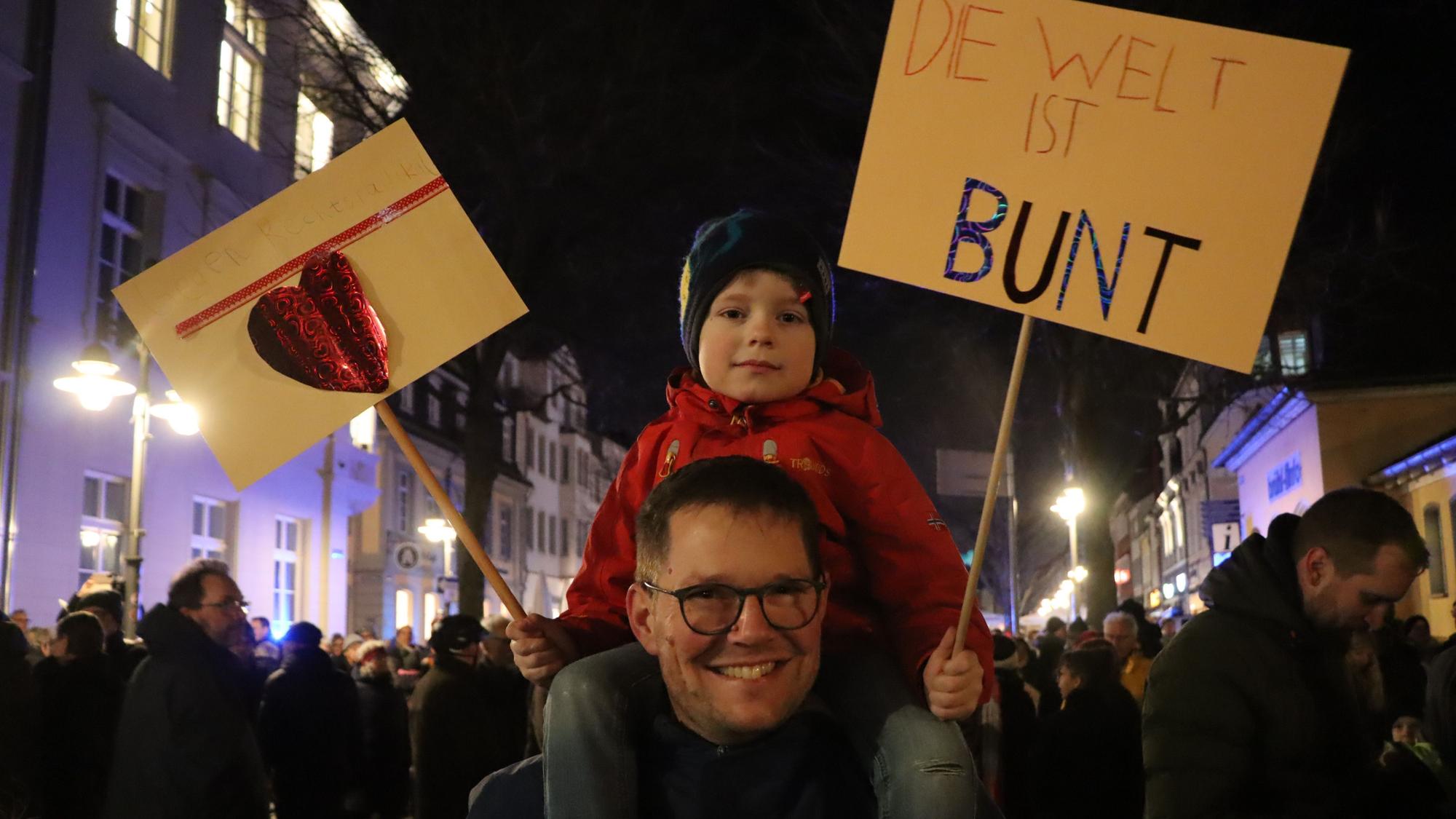 Zu sehen ist die Demonstration in Brühl.