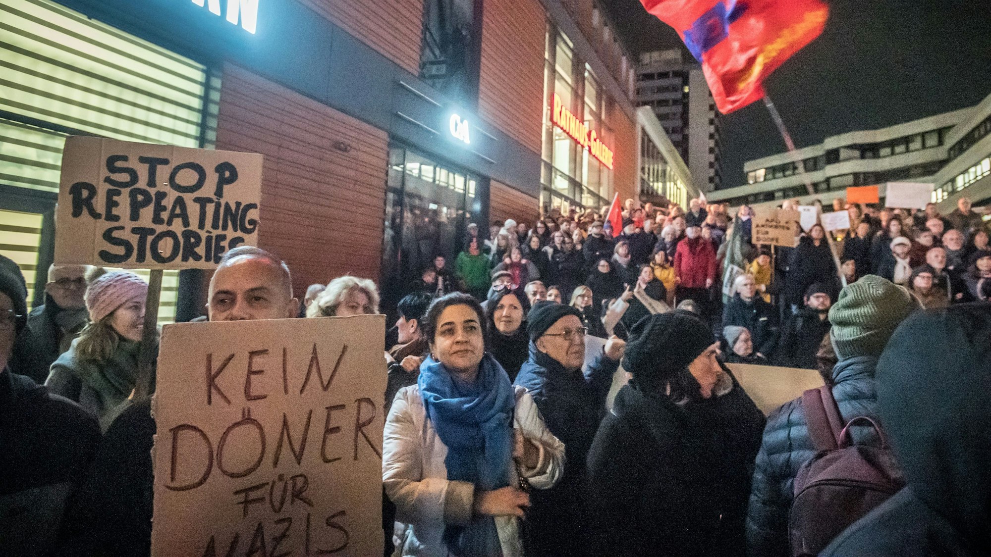 Demo gegen Rechts, Rathausvorplatz, Wiesdorf. Foto: Ralf Krieger