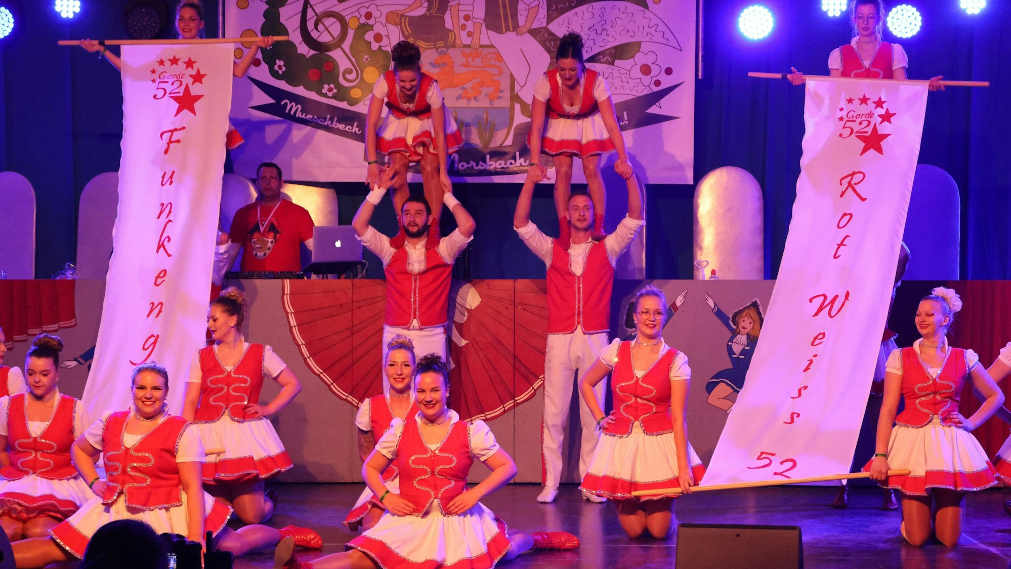 Aus Morsbachs Nachbarstadt angereist zum Tanzfestival war die Funkengarde Rot-Weiß 52 der WKG.