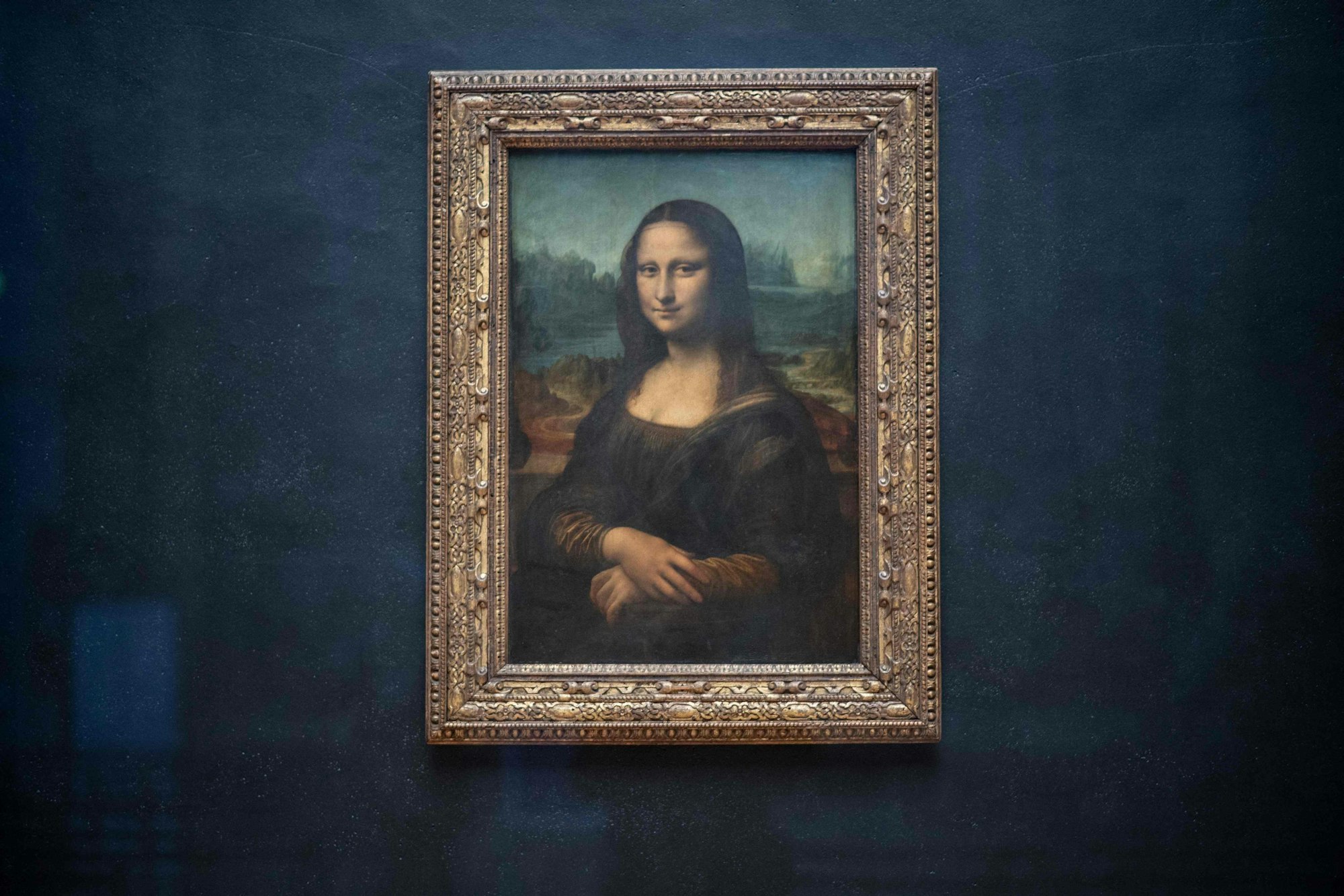Hängt geschützt hinter einer Glasscheibe im Louvre: Da Vincis „Mona Lisa“.