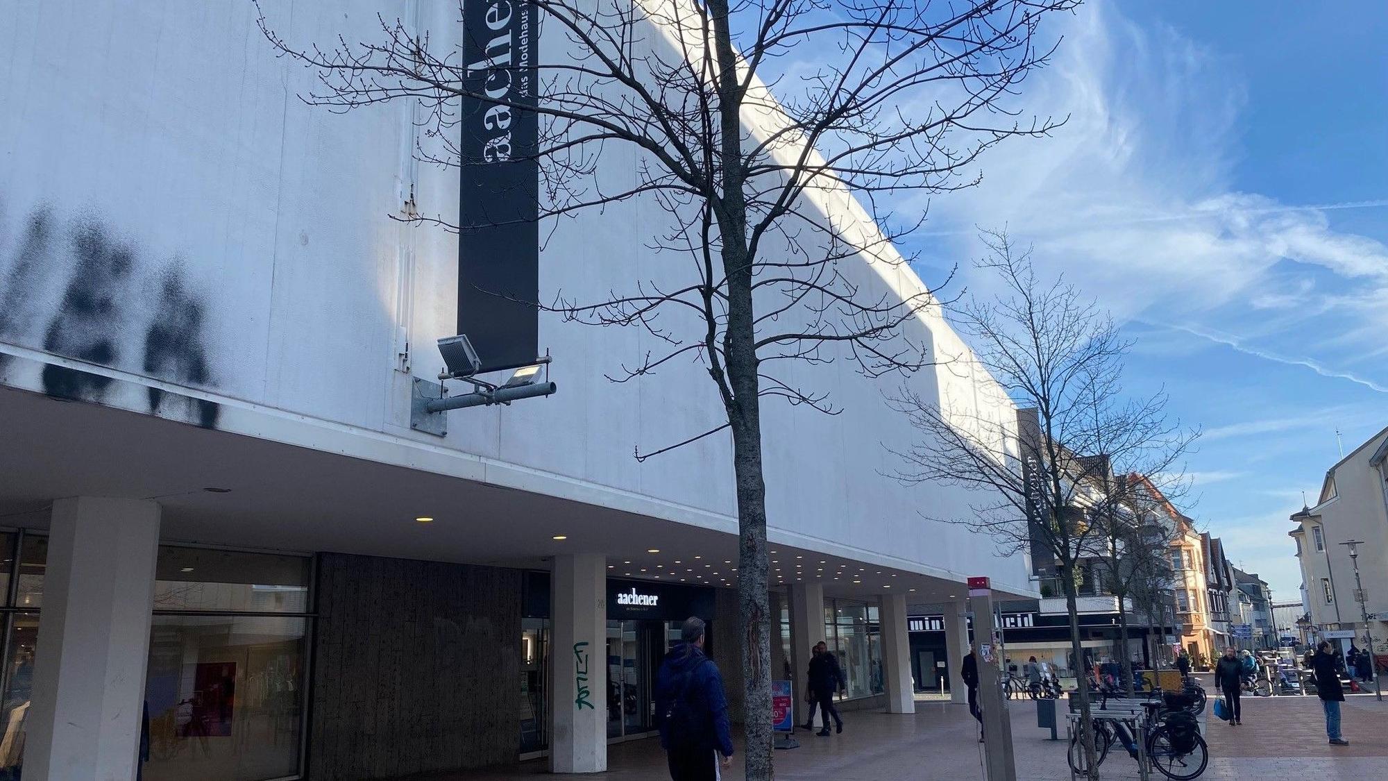 Zu sehen ist das Aachener-Geschäftsgebäude am Brühler Steinweg.