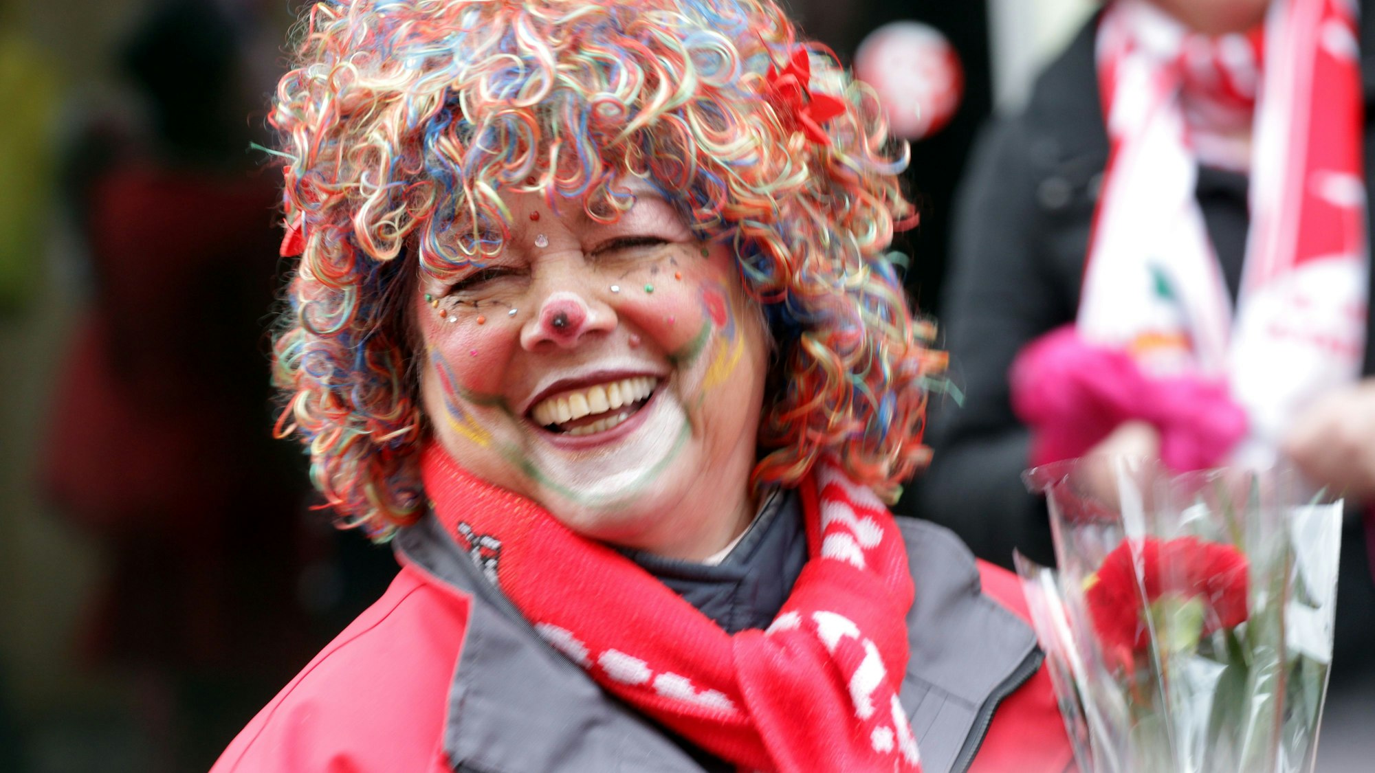 Jecke beim Karnevalsumzug in Poll.