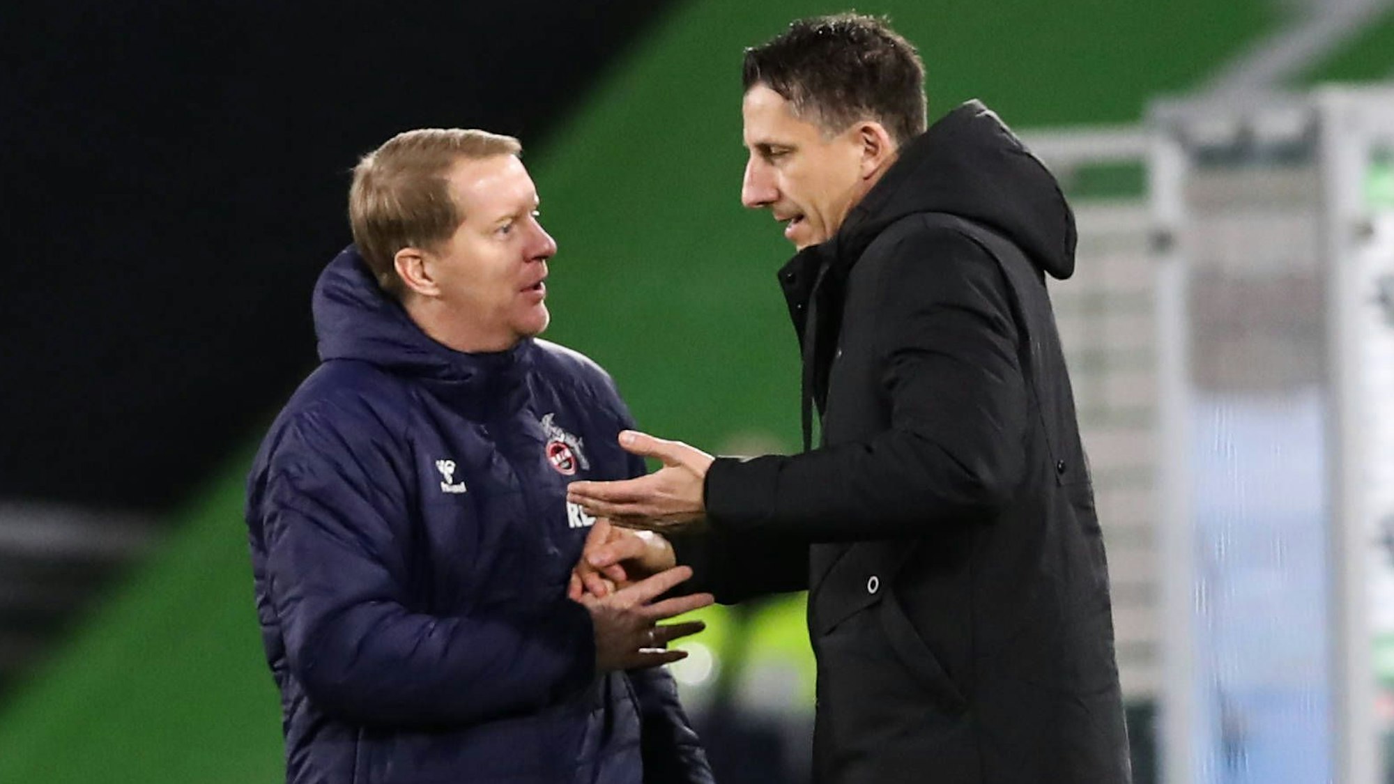 Christian Keller mit Trainer Timo Schultz nach dem 1:1 in Wolfsburg