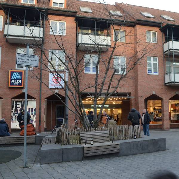 In der Troisdorfer Fußgängerzone und vor allem am City Center gibt es seit Jahren immer wieder Klagen über Störungen durch Suchtkranke