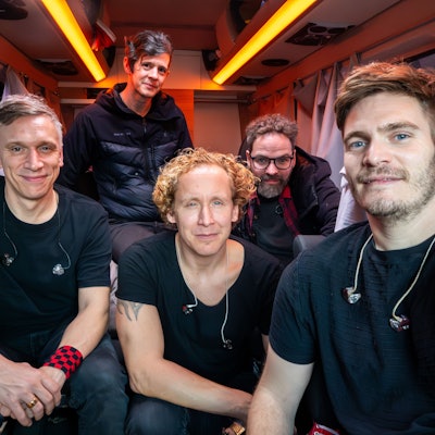 Bastian Campmann, Sebastian Wagner, Florian Peil, Rene Schwiers und Nils Plum (v.l.) im Kasalla-Sprinter.