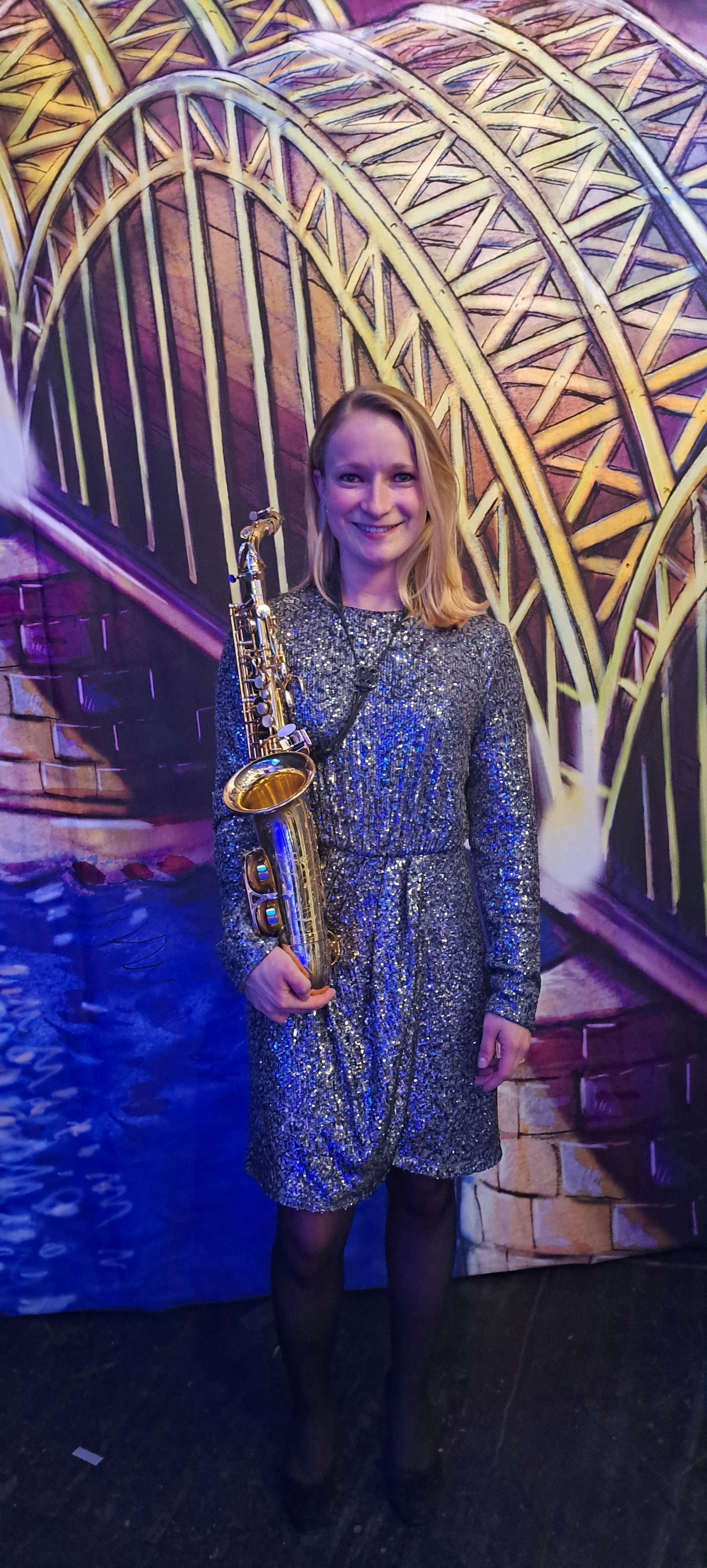 Serie „Wie es ist“ Olivia ist Saxophonistin in einer Karnevalskapelle