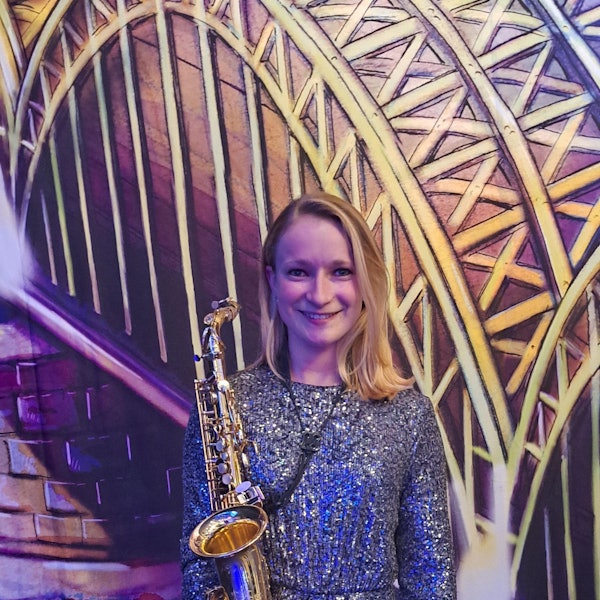 Olivia Nosseck, Saxophonistin im Orchester Markus Quodt.