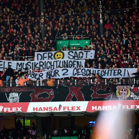Die Bayer-Fans hatten am 25. November beim Auswärtsspiel in Bremen ein queerfeindliches Banner präsentiert.