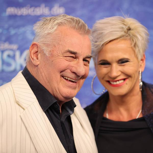 Heinz Hoenig und seine Frau Annika kommen zur Deutschlandpremiere des Disney-Musicals "Die Eiskönigin".