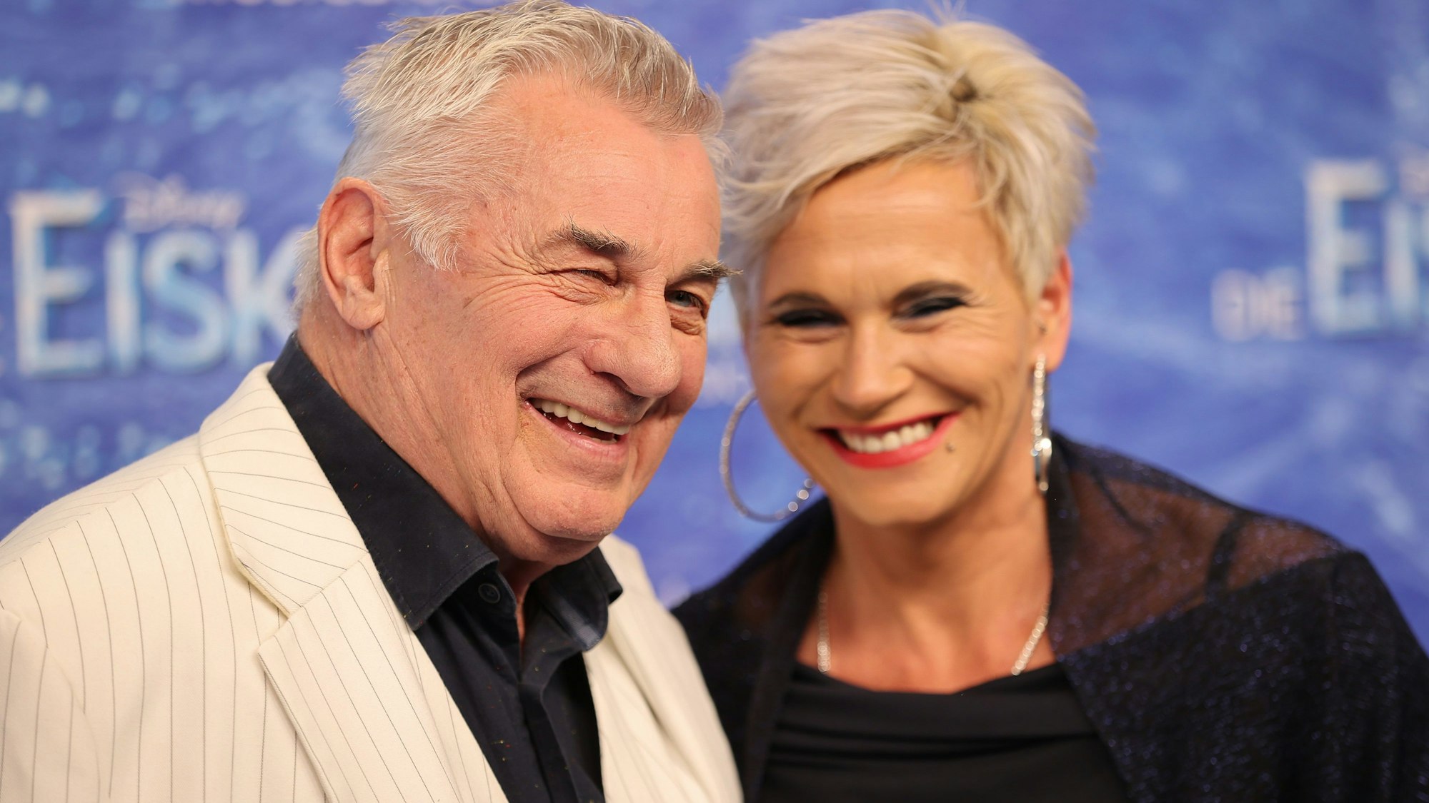 Heinz Hoenig mit seiner Frau Annika Kärsten-Hoenig bei der Deutschlandpremiere des Disney-Musicals „Die Eiskönigin“.