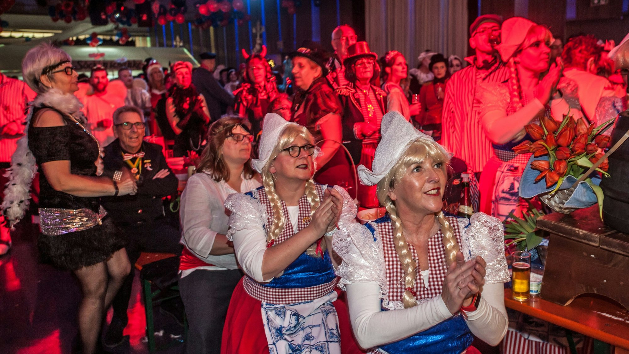 Sockensitzung in der Toscana-Halle: 1. Kleine KG Kirchstraße Leichlingen löst sich auf.