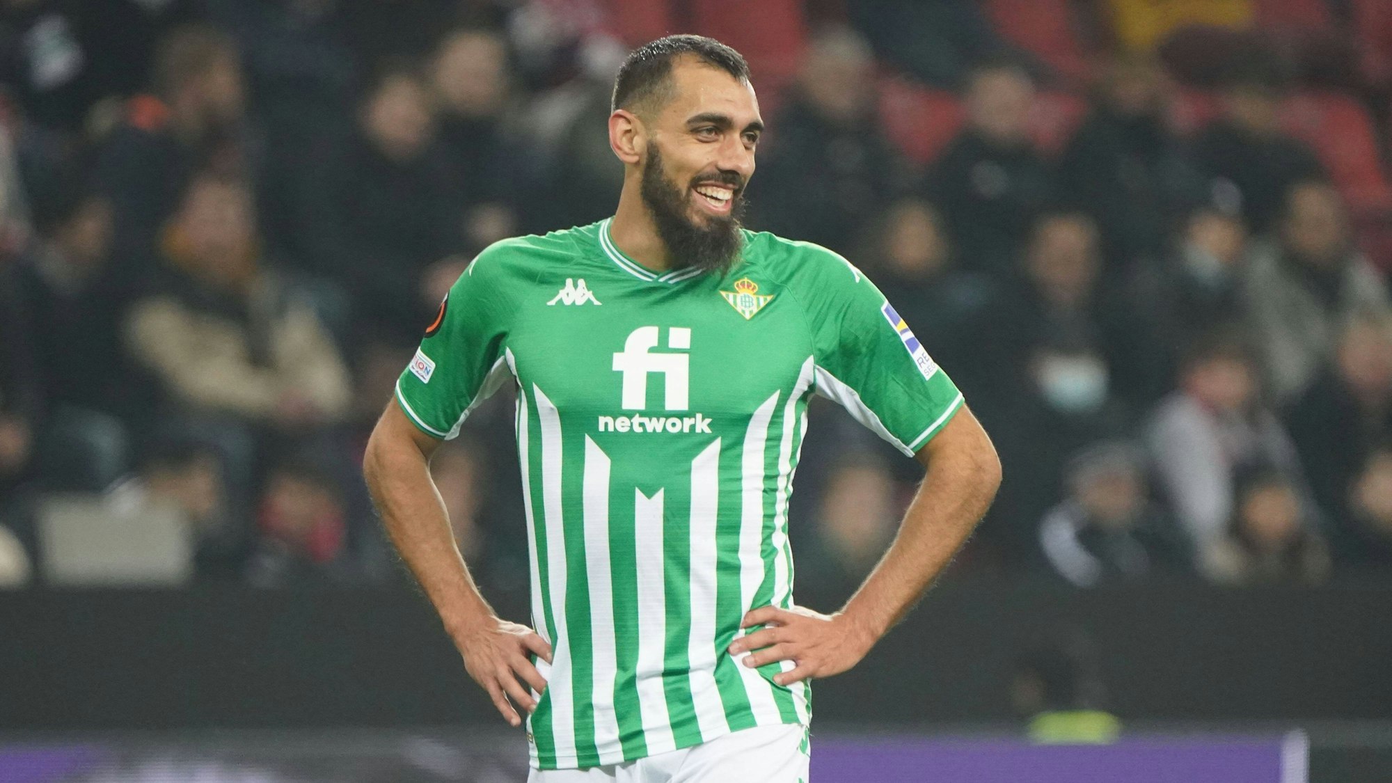 Der neue Stürmer der Leverkusener Borja Iglesias im Spiel gegen seinen künftigen Arbeitsgeber