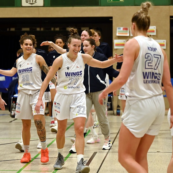 21.01.2024, Basketball-Wings Leverkusen - Herner TC
links: Myah Taylor (Wings)
mitte: Marite Kvederaviclüte (Wings)
rechts: Lisa Knoop (Wings)
Foto: Uli Herhaus