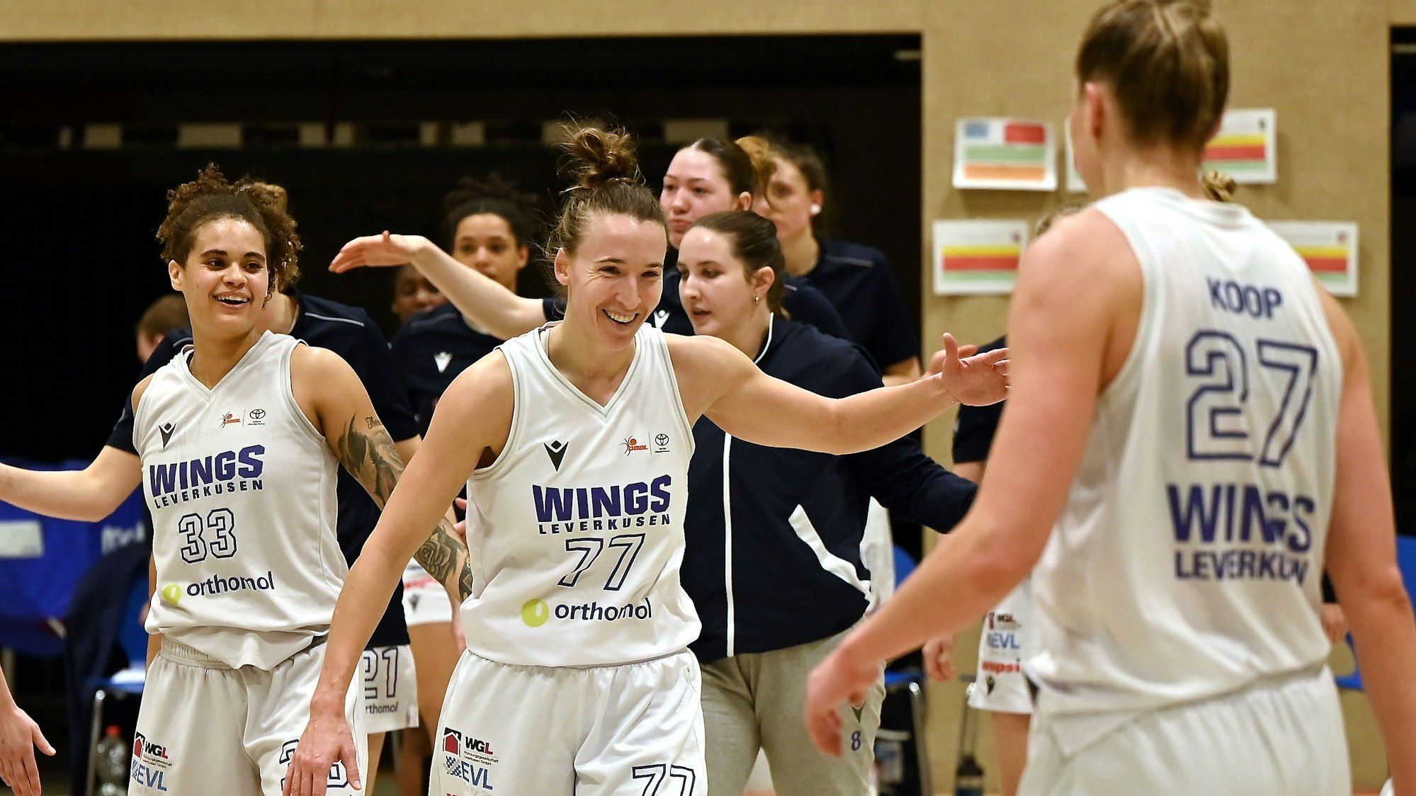 21.01.2024, Basketball-Wings Leverkusen - Herner TC
links: Myah Taylor (Wings)
mitte: Marite Kvederaviclüte (Wings)
rechts: Lisa Knoop (Wings)
Foto: Uli Herhaus
