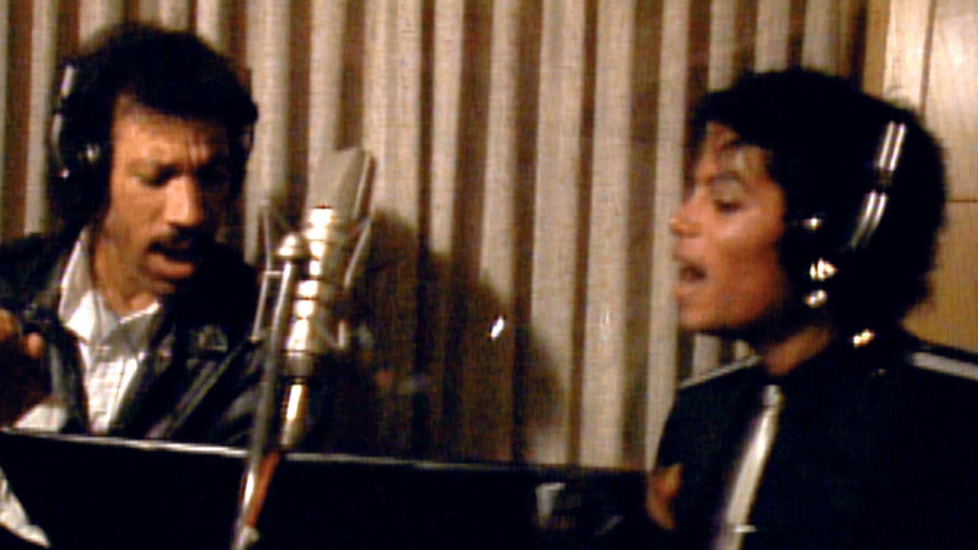 The Greatest Night in Pop. (L to R) Lionel Richie and Michael Jackson in The Greatest Night in Pop. Cr. Courtesy of Netflix © 2024