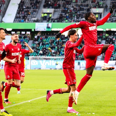 Torschütze Faride Alidou trifft zum 1:0 im Spiel gegen den VfL Wolfsburg