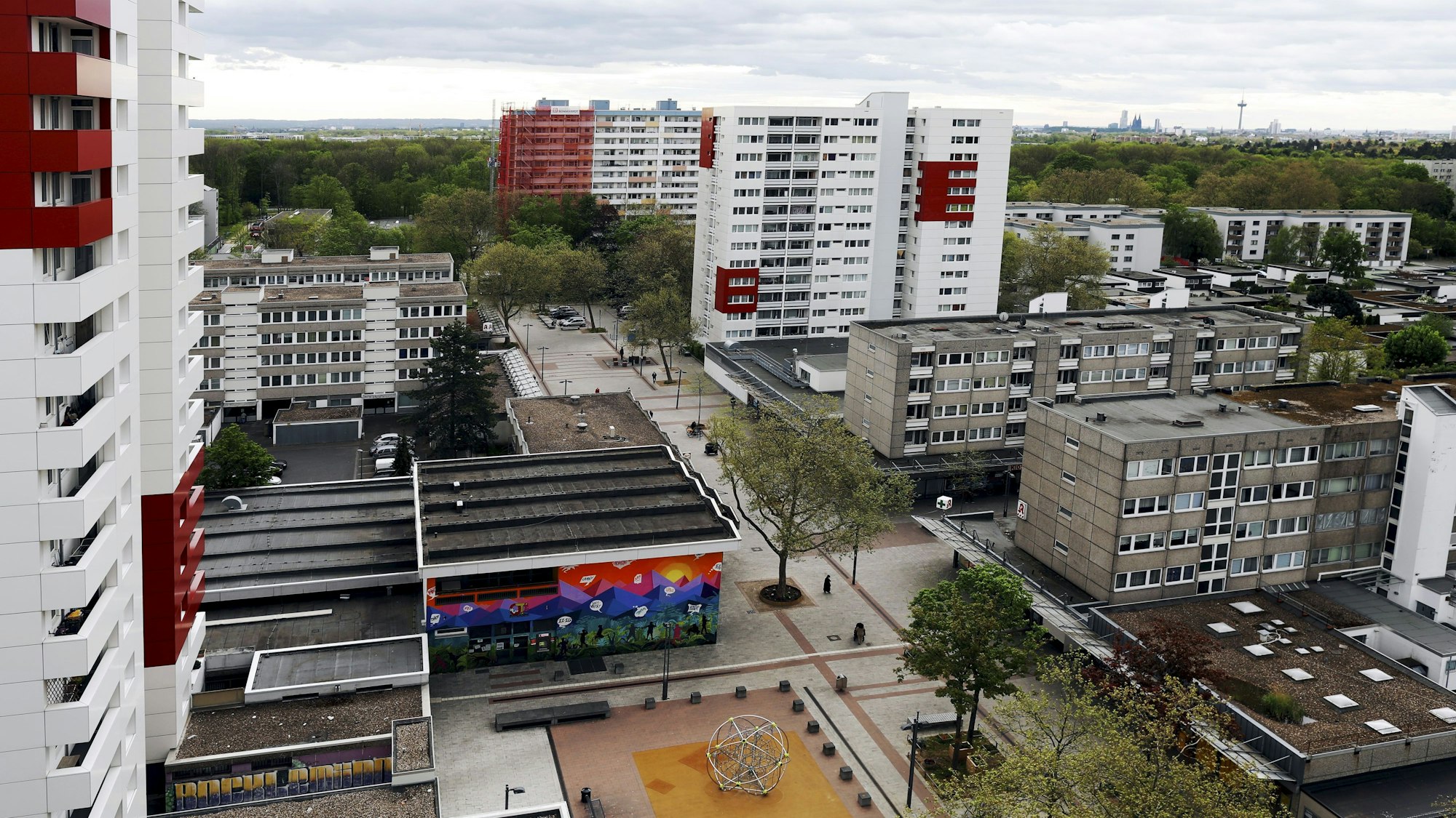 Das Görlinger-Zentrum mit seinen vielen Hochhäusern von oben