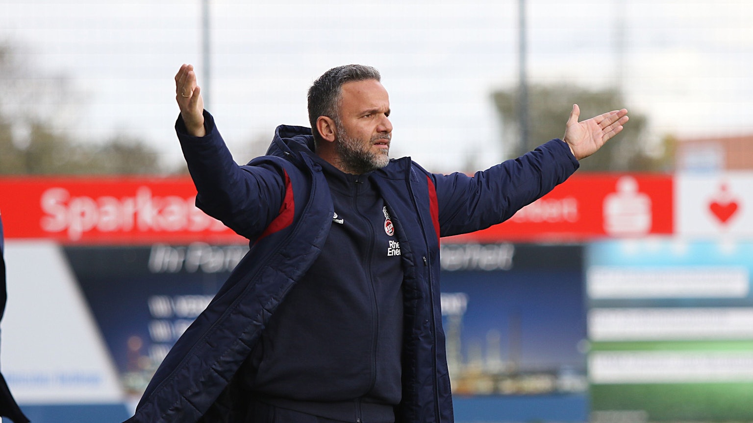 Regionalliga West: SSVg Velbert 02 - 1.FC Koeln II *** NUR FUeR REDAKTIONELLE ZWECKE *** EDITORIAL USE ONLY ***Fussball Regionalliga West 13.Spiletag Samstag 28.10.2023 SSVg Velbert 02 - 1.FC Koeln U21, U 21 IMS Arena Velbert Evangelos Sbonias (Trainer Koeln U21) Deutschland Velbert Copyright: StefanxRittershaus *** Regionalliga West SSVg Velbert 02 1 FC Koeln II EDITORIAL USE ONLY p Football Regionalliga West 13 Spiletag Saturday 28 10 2023 SSVg Velbert 02 1 FC Koeln U21 IMS Arena Velbert Evangelos Sbonias Coach Koeln U21 Germany Velbert Copyright StefanxRittershaus Copyright: StefanxRittershaus doc7sl2jvqim48aknjp3f5 ,EDITORIAL USE ONLY