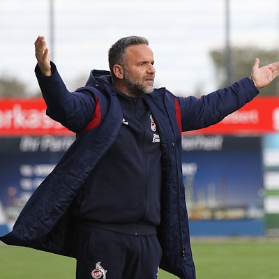 Regionalliga West: SSVg Velbert 02 - 1.FC Koeln II *** NUR FUeR REDAKTIONELLE ZWECKE *** EDITORIAL USE ONLY ***Fussball Regionalliga West 13.Spiletag Samstag 28.10.2023 SSVg Velbert 02 - 1.FC Koeln U21, U 21 IMS Arena Velbert Evangelos Sbonias (Trainer Koeln U21) Deutschland Velbert Copyright: StefanxRittershaus *** Regionalliga West SSVg Velbert 02 1 FC Koeln II EDITORIAL USE ONLY p Football Regionalliga West 13 Spiletag Saturday 28 10 2023 SSVg Velbert 02 1 FC Koeln U21 IMS Arena Velbert Evangelos Sbonias Coach Koeln U21 Germany Velbert Copyright StefanxRittershaus Copyright: StefanxRittershaus doc7sl2jvqim48aknjp3f5 ,EDITORIAL USE ONLY