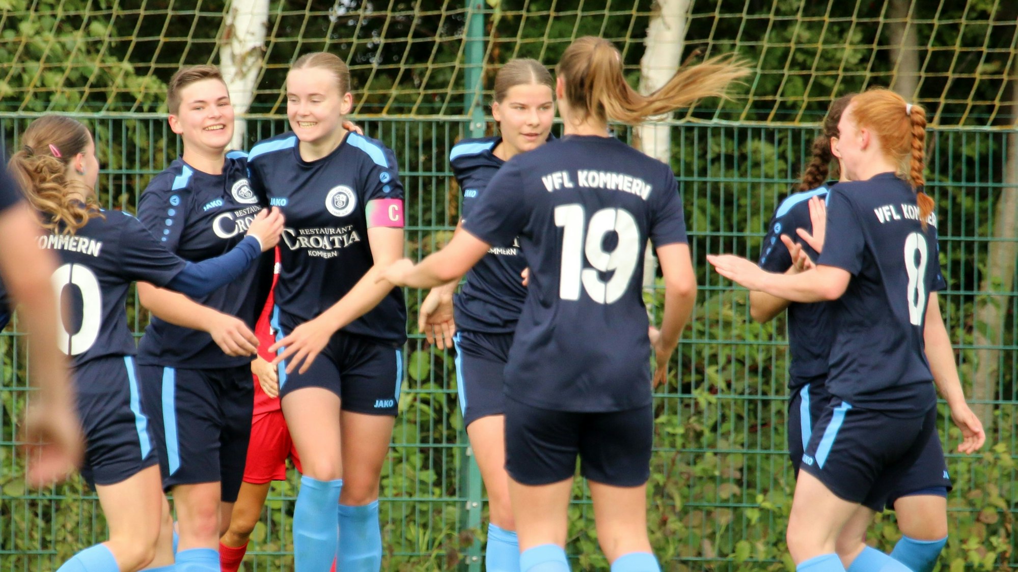 Kommerner Fußballerinnen jubeln.