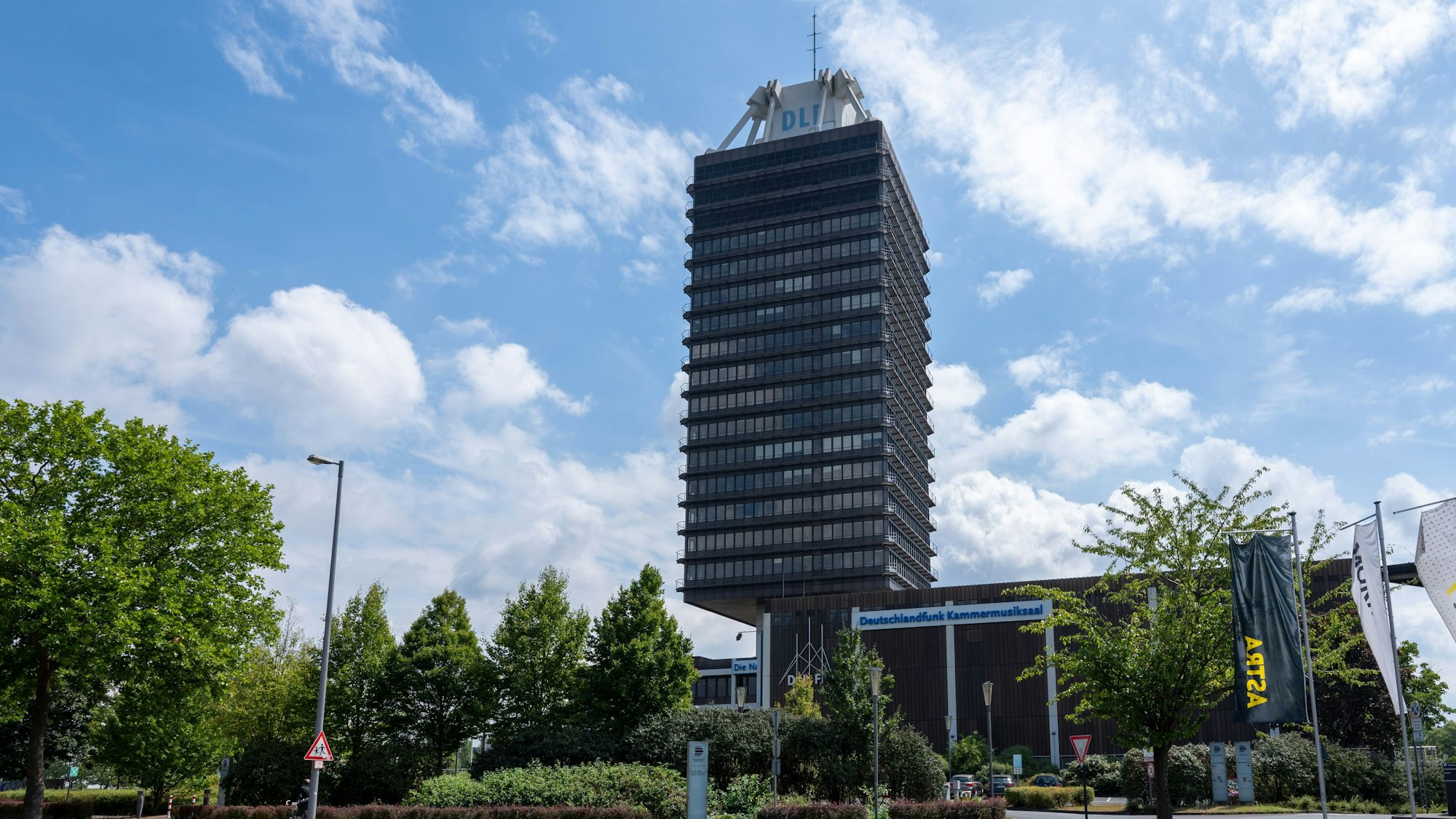 05.08.2022, Köln: Blick auf das Gebäude des Deutschlandfunk. Foto: Uwe Weiser