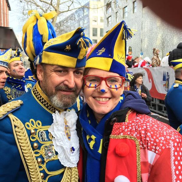 Harry und Andrea im Kölner Karneval. Die beiden sind seit, nach anfänglichen Schwierigkeiten, seit 23 Jahren zusammen.