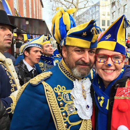 Harry und Andrea im Kölner Karneval. Die beiden sind seit, nach anfänglichen Schwierigkeiten, seit 23 Jahren zusammen.