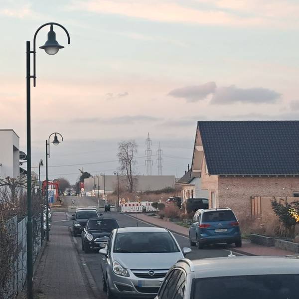 Die Straßenbeleuchtung in Niederkassel soll auch in der Zeit zwischen 1 und 5 Uhr eingeschaltet bleiben. Das haben CDU, Fraktionslose und AfD im Stadtrat durchgesetzt.