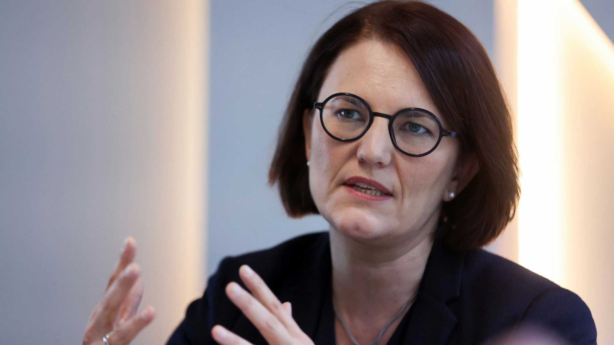 Kämmerin Dörte Diemert muss mit erheblichen Mehrkosten für die Stadt Köln planen.