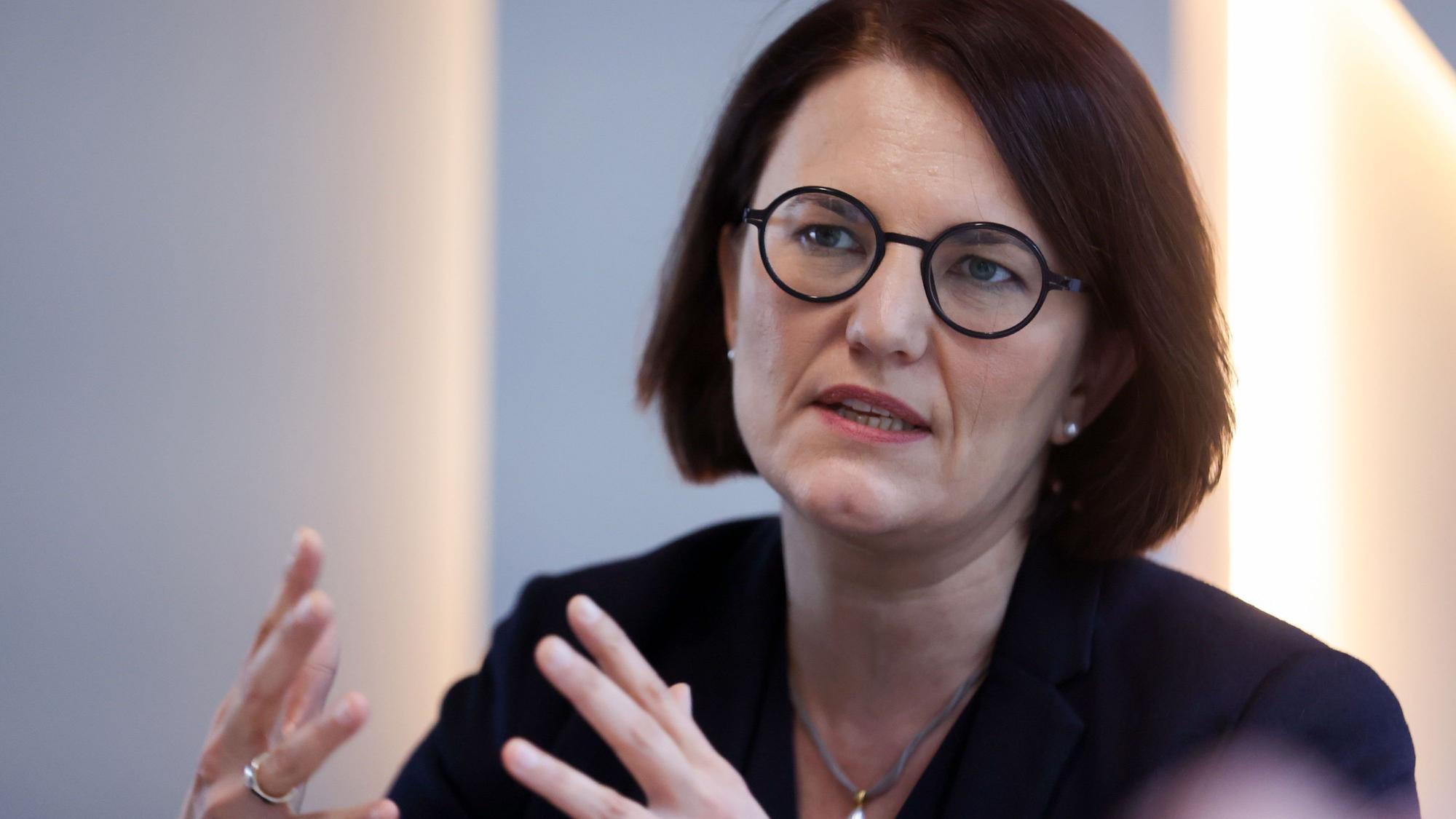 Stadtkämmerin Dörte Diemert kümmert sich um die städtischen Finanzen.
